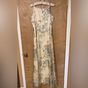 Women’s Full length dress with shoulder straps.